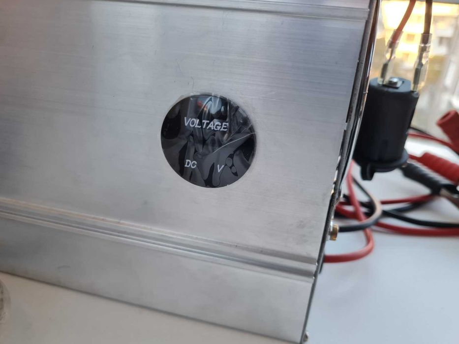 12V Токоизправител за стартиране на двигателя при изтощен акумулатор