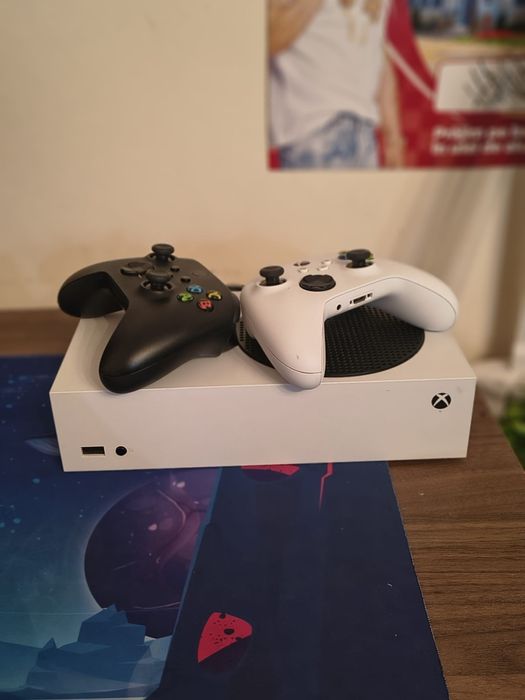 Xbox Series S 512GB + 2 controllere – stare impecabilă