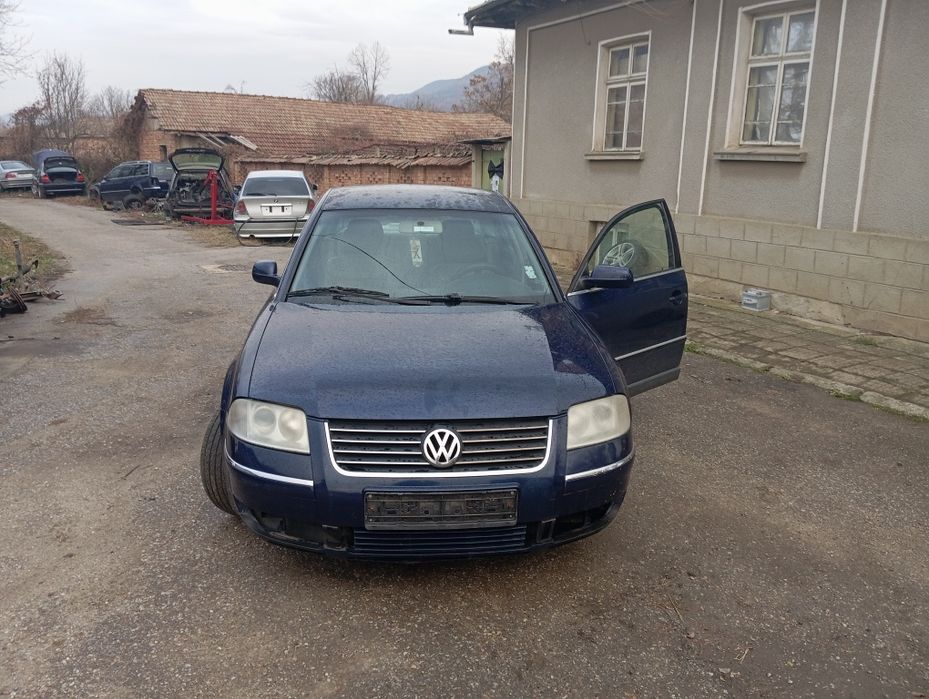 Продавам пасат Б 5.5 2.5 180 На части