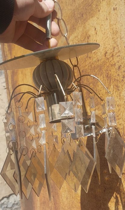 Две люстры б/у в хорошем состоянии.