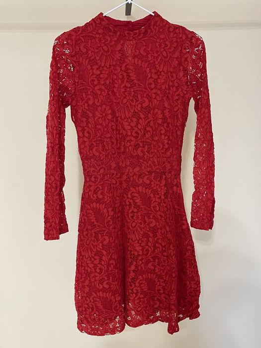 красное платье