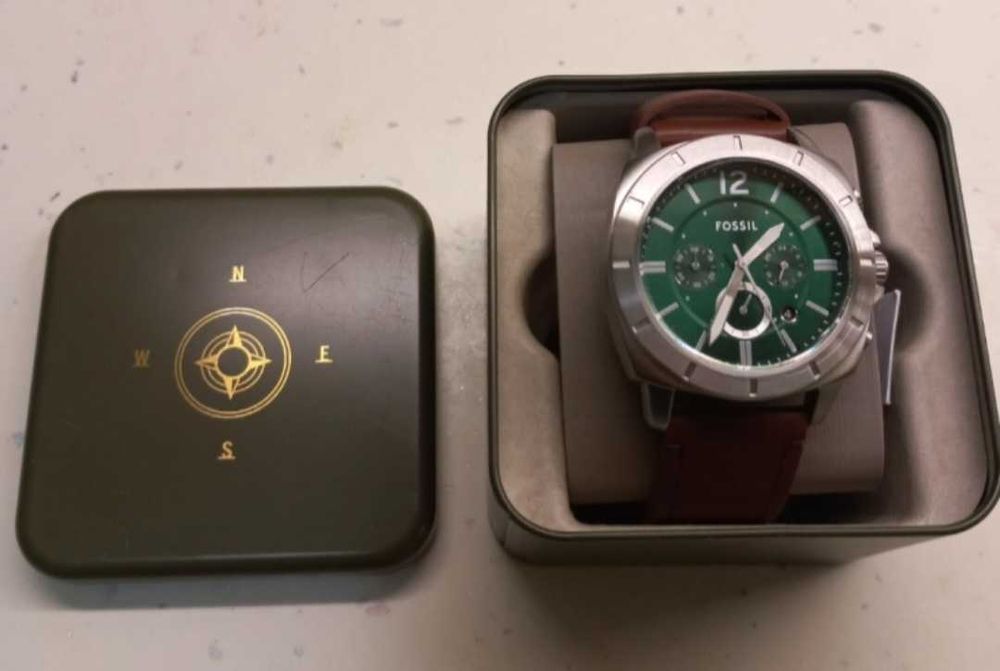 НОВ часовник Fossil с хронограф и кожена каишка