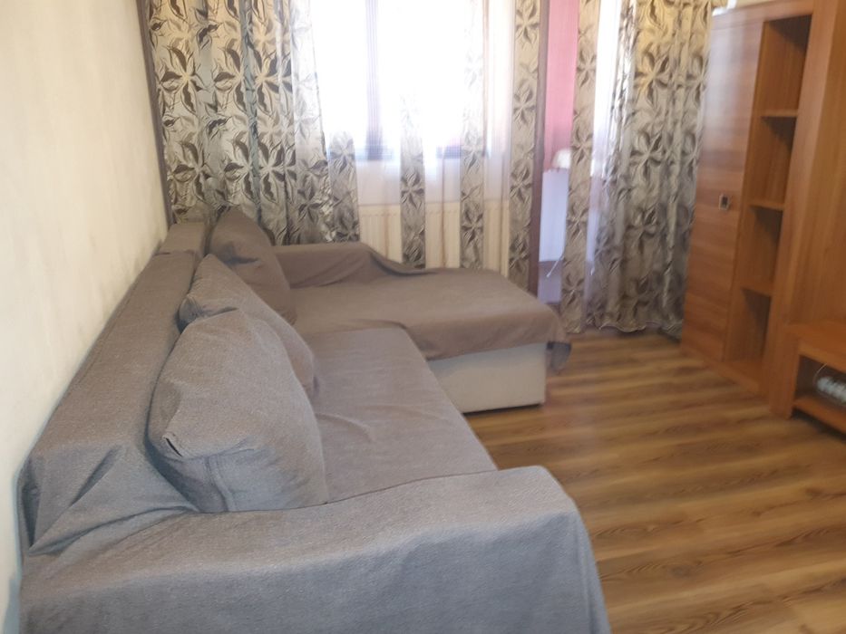 Închiriez apartament  2 camere.