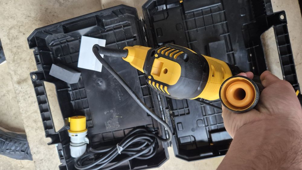 Перфоратор Dewalt D25333
