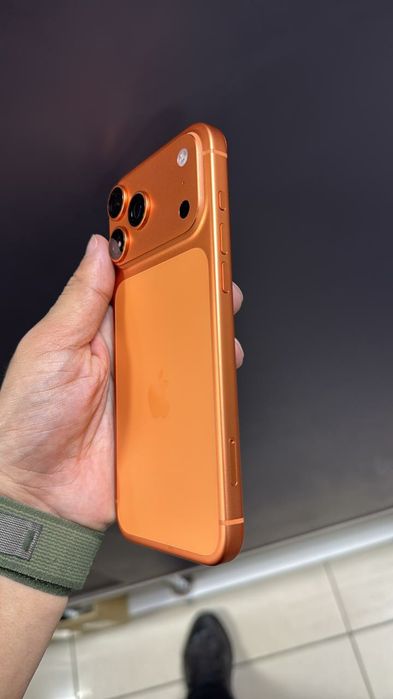 Продам Айфон 17 Pro Max.