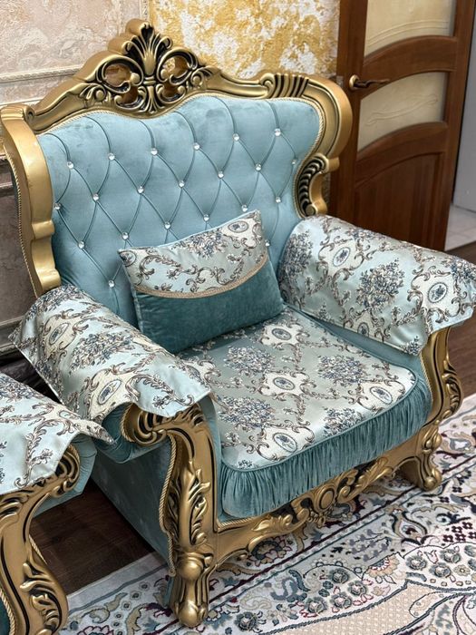 Диван и два кресла