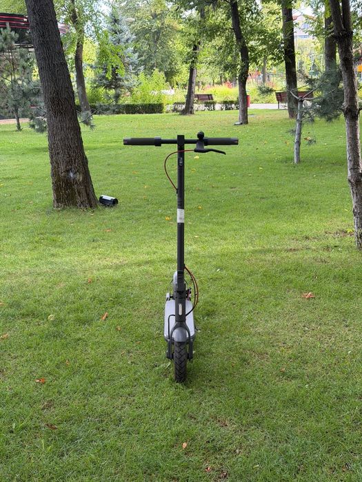 Trotinetă Xiaomi Pro Ultra cu SEMNALIZĂRI