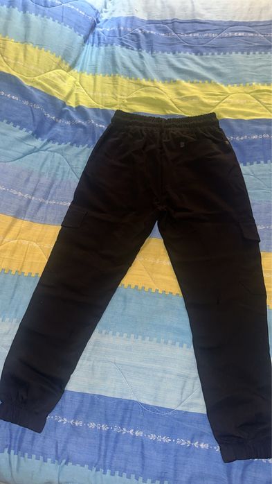 Vand pantaloni louis vuitton