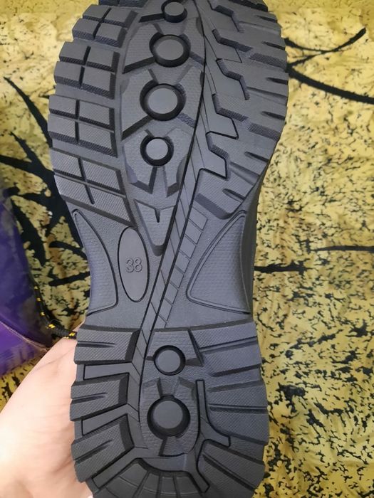 Новые  кроссовки