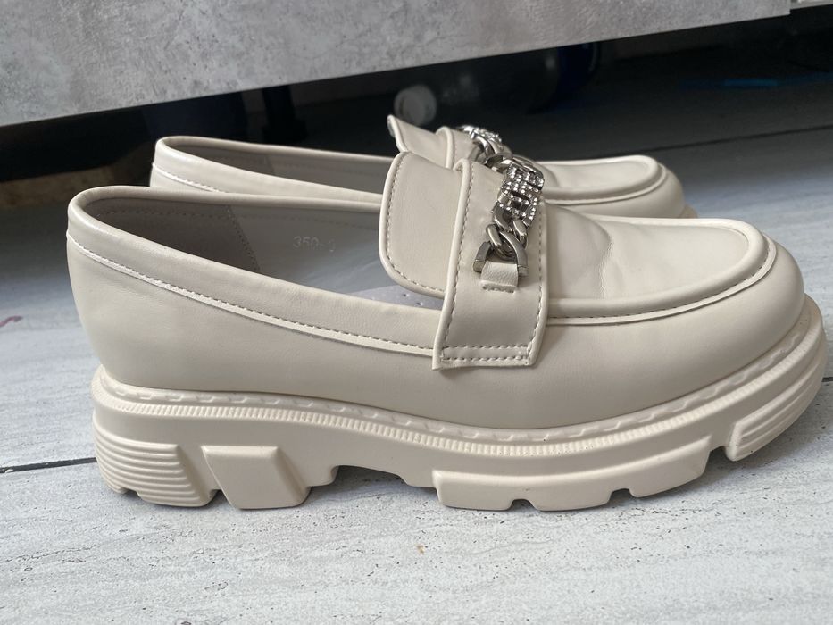 Продам туфли на девочку 34 р