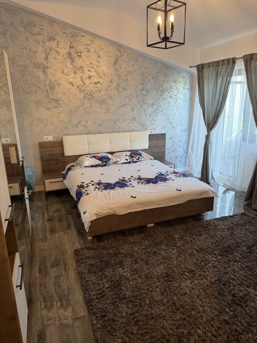 De vânzare Apartament cu 3 camere, terasă generoasă și 3 locuri de parcare – zona 1 Mai, Lidl