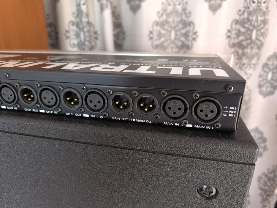 Behringer Ultralink Pro MX882