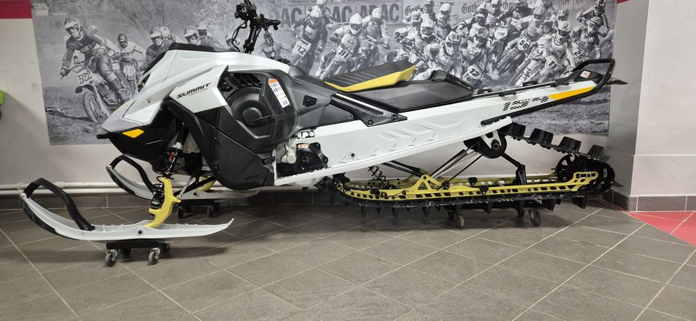 2025 Ski Doo 850 Summit Adrenaline