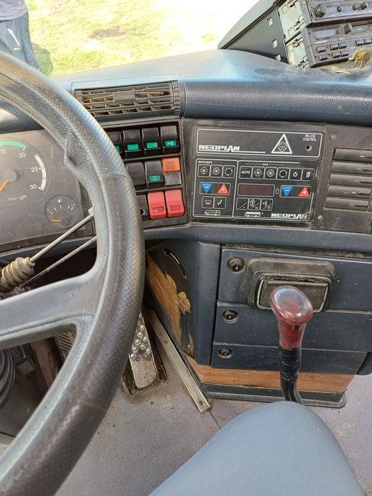 Продава се на части Автобус Неоплан  Н 116двигател перфектен