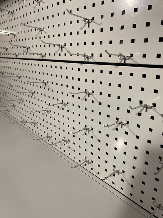 Професионални стелажи / стелаж с перфориран гръб