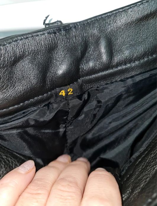 pantaloni din piele naturala  held the emotion