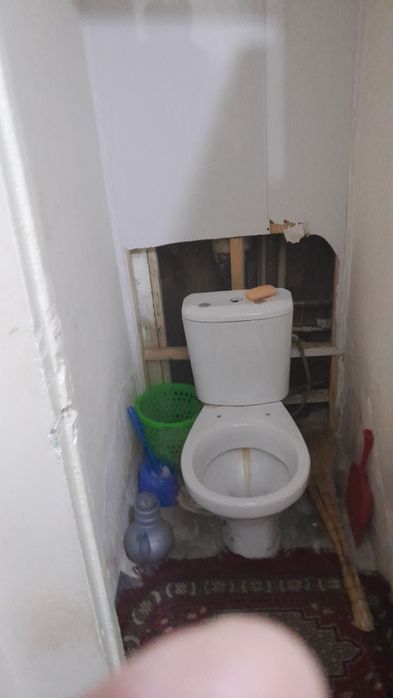 Продаётся комната в бывшем общежитии Сергели 4