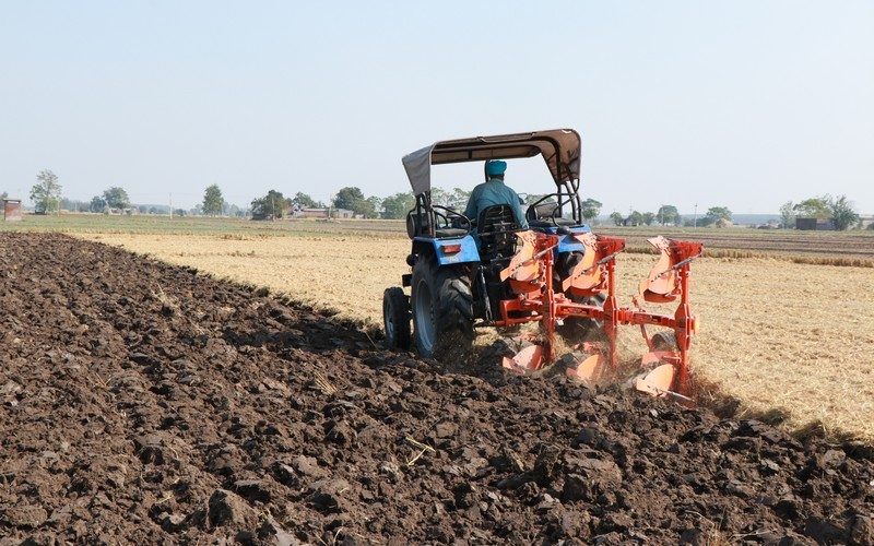 Плуг оборотный 3-х корпусный