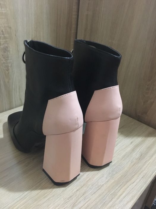 Боти Zаra много запазени