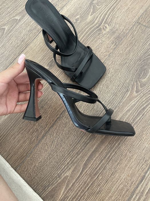 Продаются босоножки на устойчивом каблучке