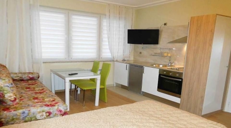 Дава се под наем Едностаен апартамент в София, Център - 20 кв.м за 418.71 € - Снимка #2