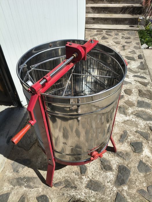 Vând centrifugă 4 rame