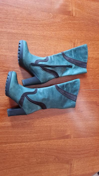 Cizme din piele, model deosebit, fabricate în Portugalia