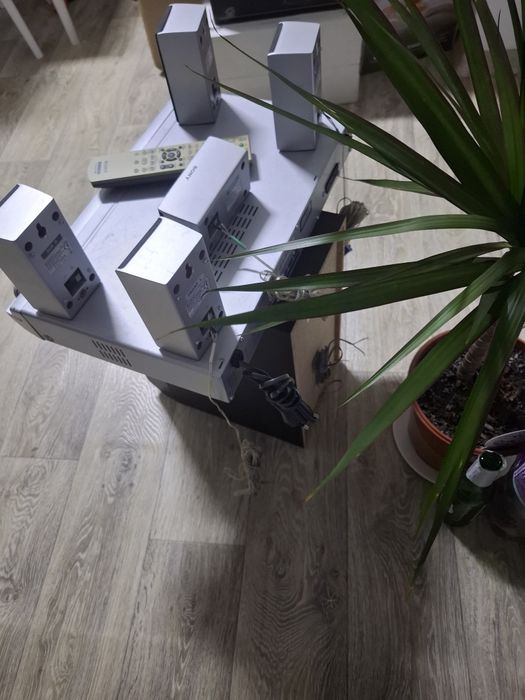 Sistem sony 5 1 model HCD-DZ20