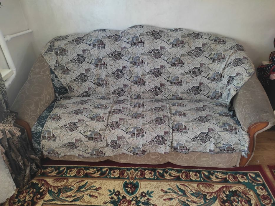 Продаю Диван с двумя креслами