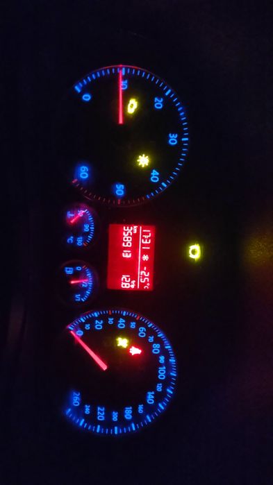 Vând Golf 5 1.9 TDI