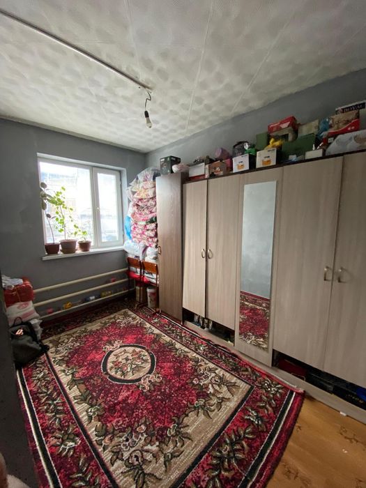 Срочно!!!Дом микрорайон второй этаже