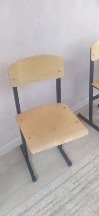 Продаю стул школьный