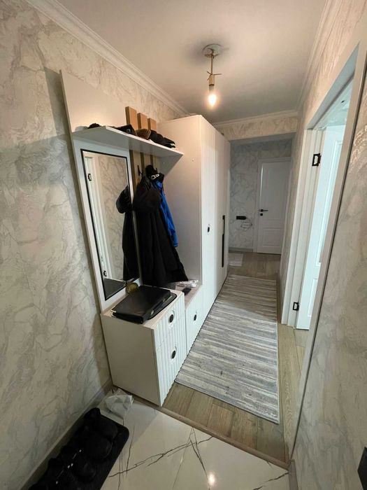 Продам 2 комнатную 8 микрорайон