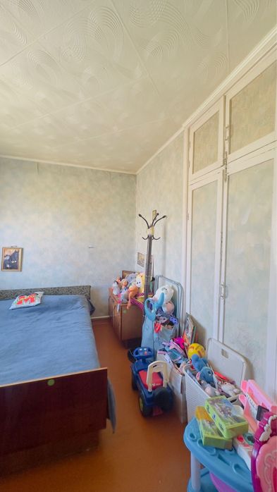 Продается 3 х комнатная квартира (4мкр)
