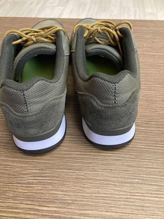 Маратонки чисто нови