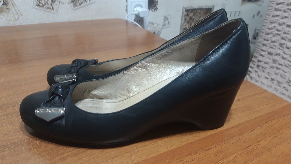 Продам женские туфли