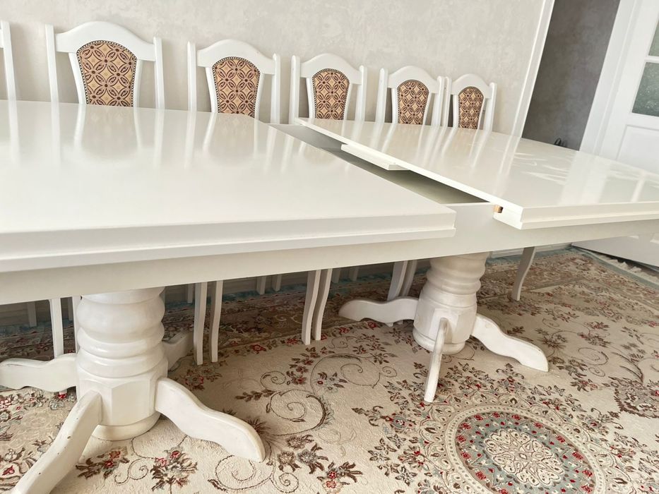 Продам стол для гостиной