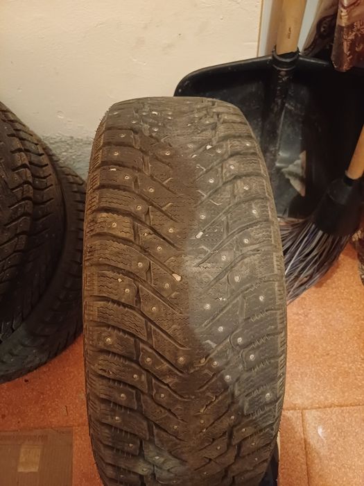 Продам шины зимние шиповка