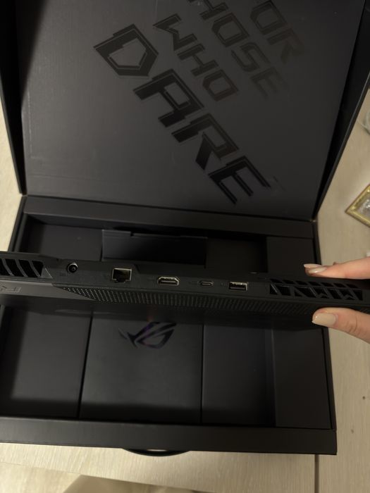 Laptop Gaming ASUS ROG Strix SCAR 15 RTX 3080 + Controller PS 5 CADOU