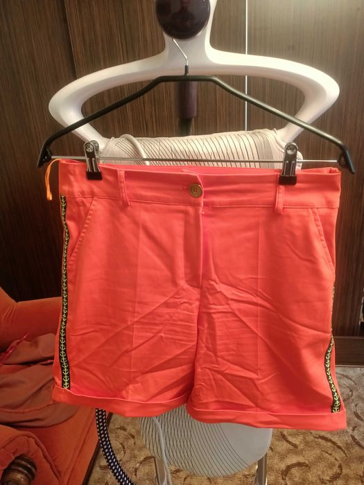 Vând pantaloni scurți dama noi