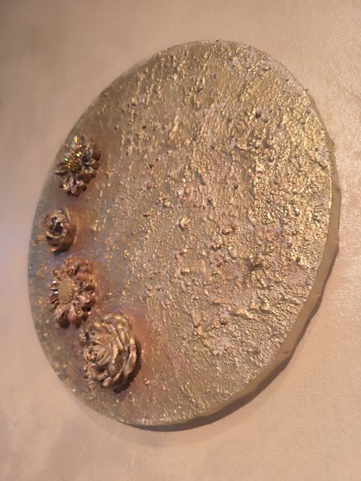 Tablou handmade cu flori ceramice si finsaj bronz