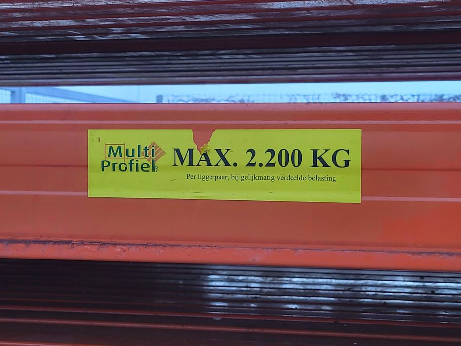 Traverse pentru rafturi metalice