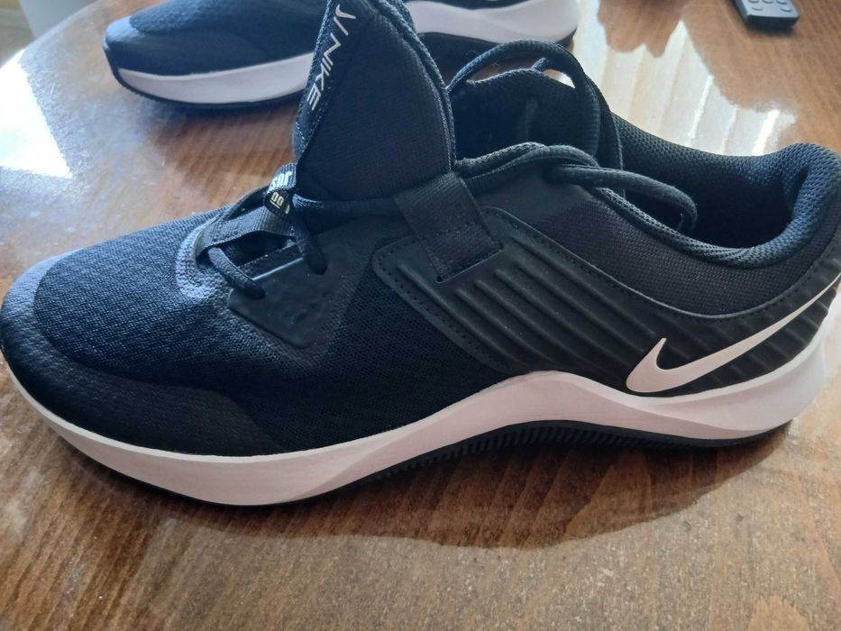 Продавам мъжки маратонки Nike