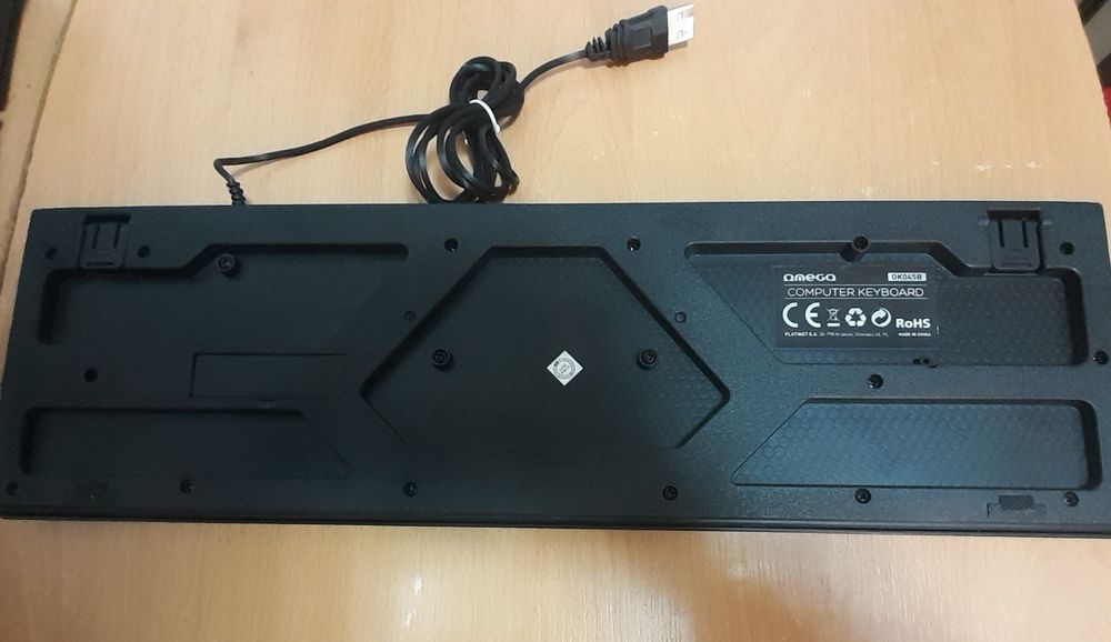 Vând Tastatura Omega cu fir,taste în relief și mufă USB