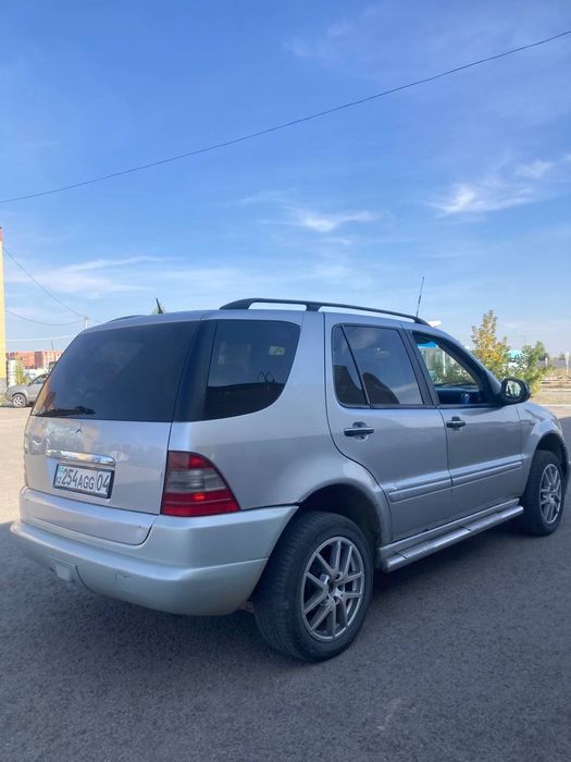 Авто машина Mercedes