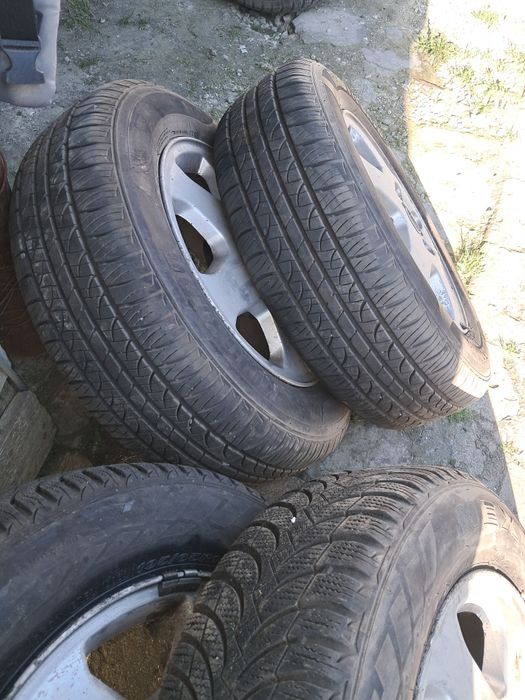 Vând genți cu anvelope opel
