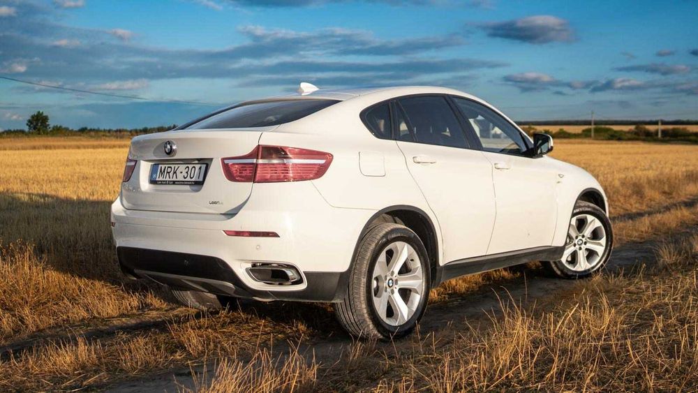 BMW X6 xDrive50i 4.4 V8 408 CP Istoric BMW documentat
