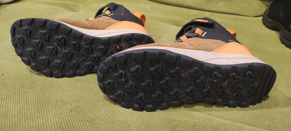 32 номер цената е за трите чифта