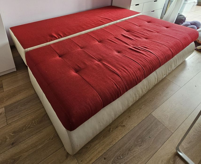 Canapea rosie 3 locuri