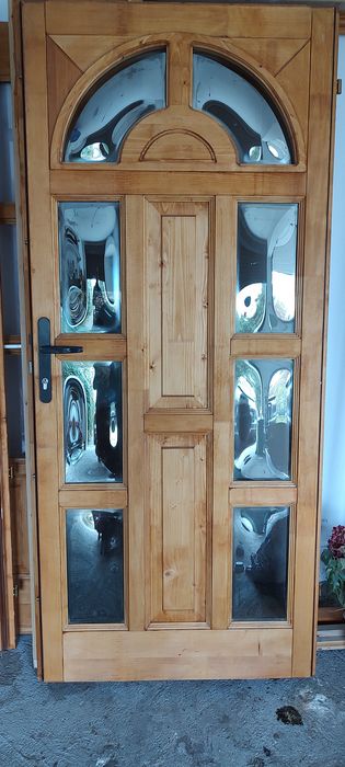 Usa din lemn de nuc cu sticla bombata , deschidere dreapta,138x208